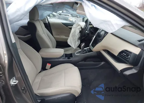 2021 Subaru Legacy Premium z USA, uszkodzony, nr VIN 4S3BWAC66M3018231